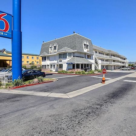 Motel 6-Oakland, Ca - Airport Buitenkant foto