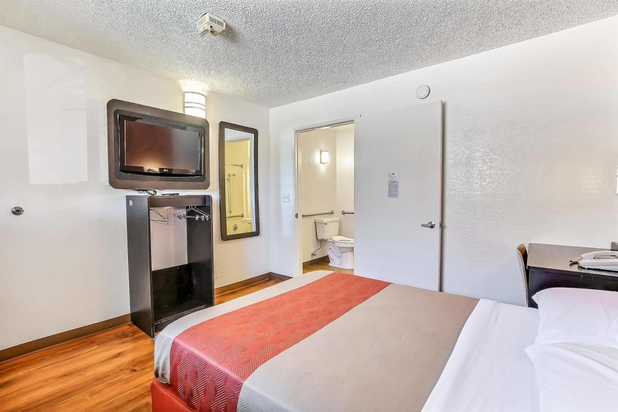 Motel 6-Oakland, Ca - Airport Buitenkant foto