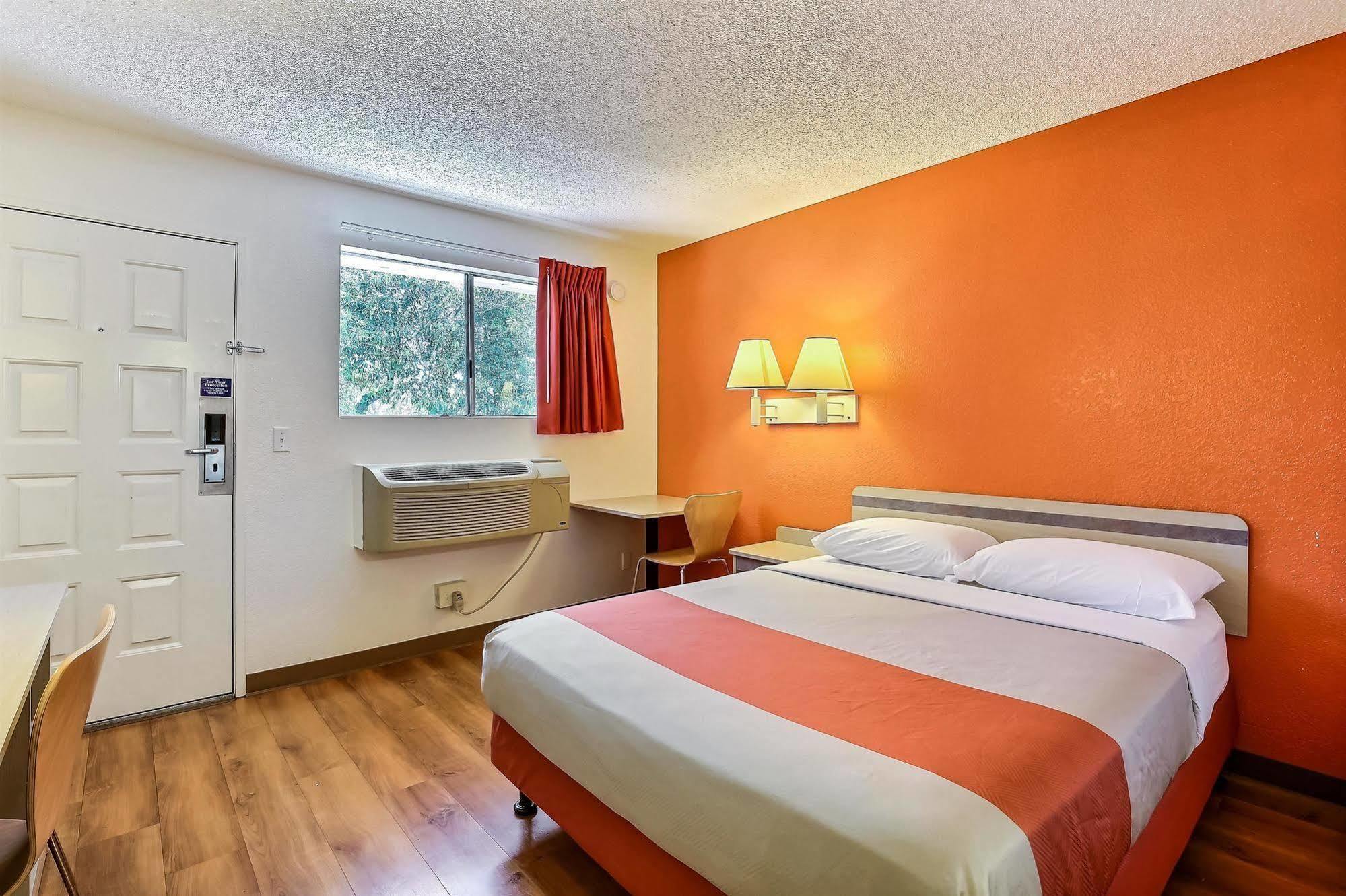 Motel 6-Oakland, Ca - Airport Buitenkant foto