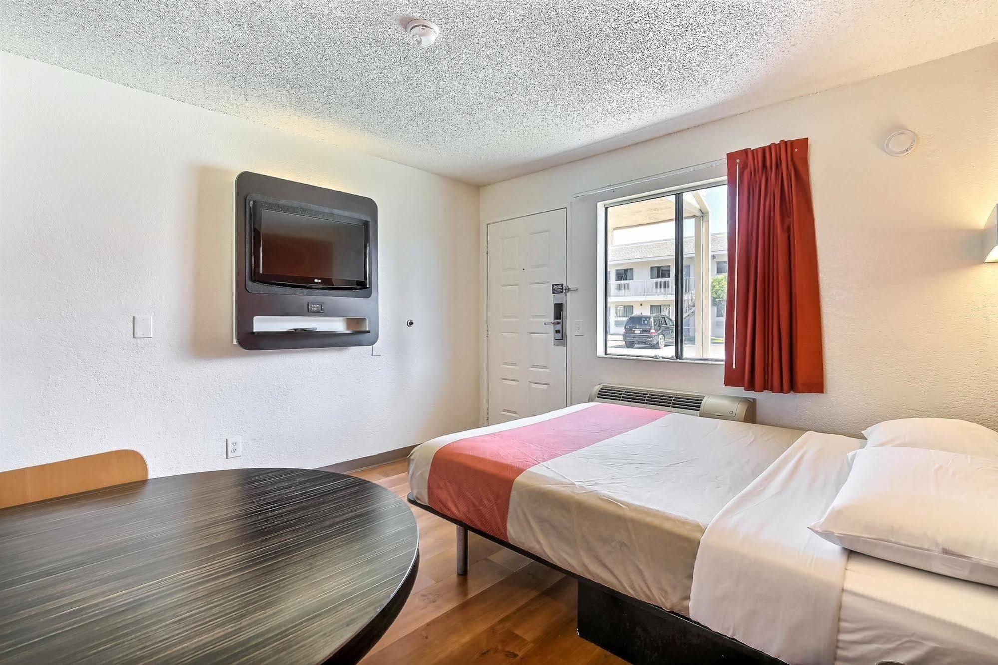 Motel 6-Oakland, Ca - Airport Buitenkant foto