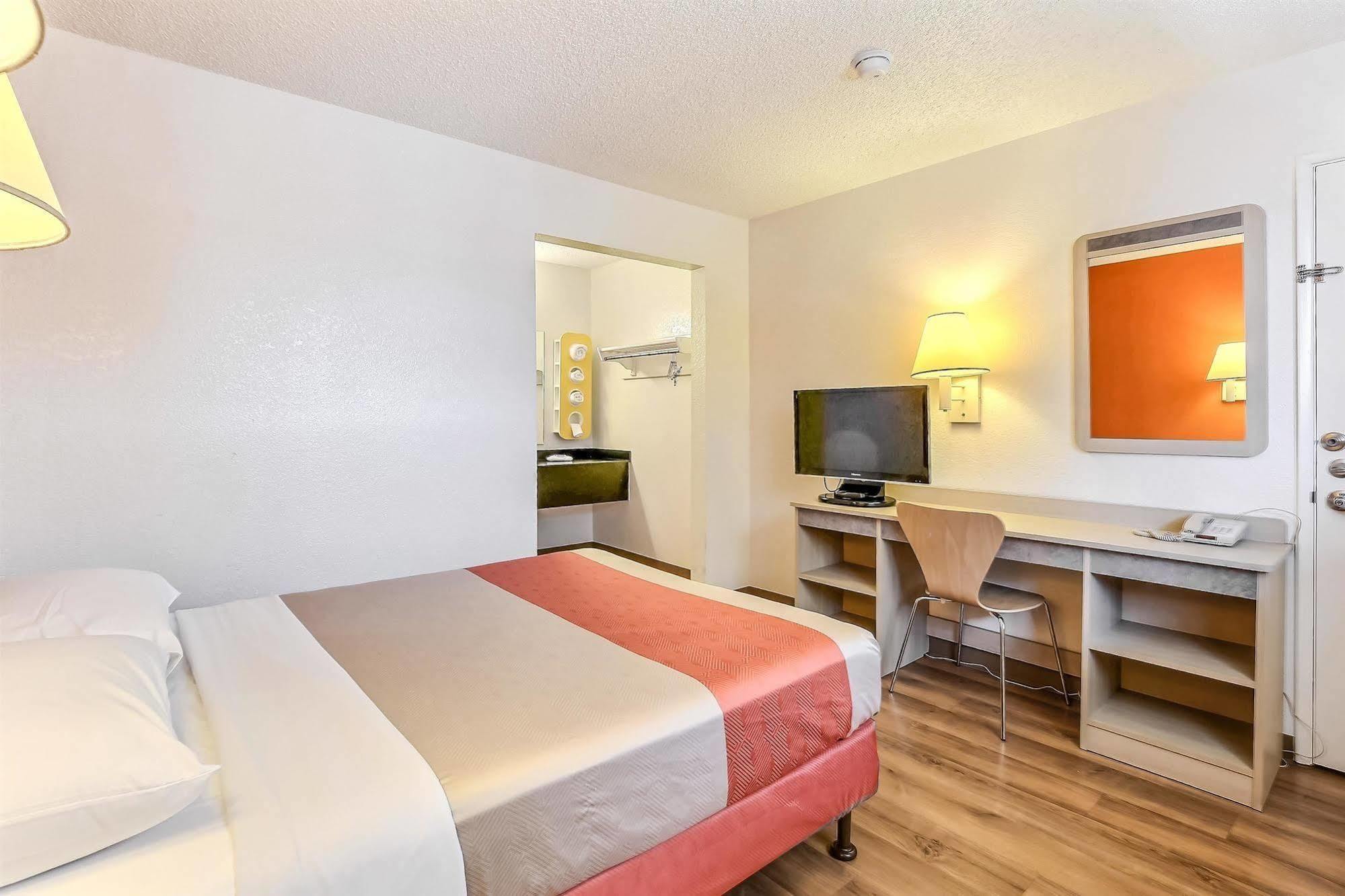 Motel 6-Oakland, Ca - Airport Buitenkant foto