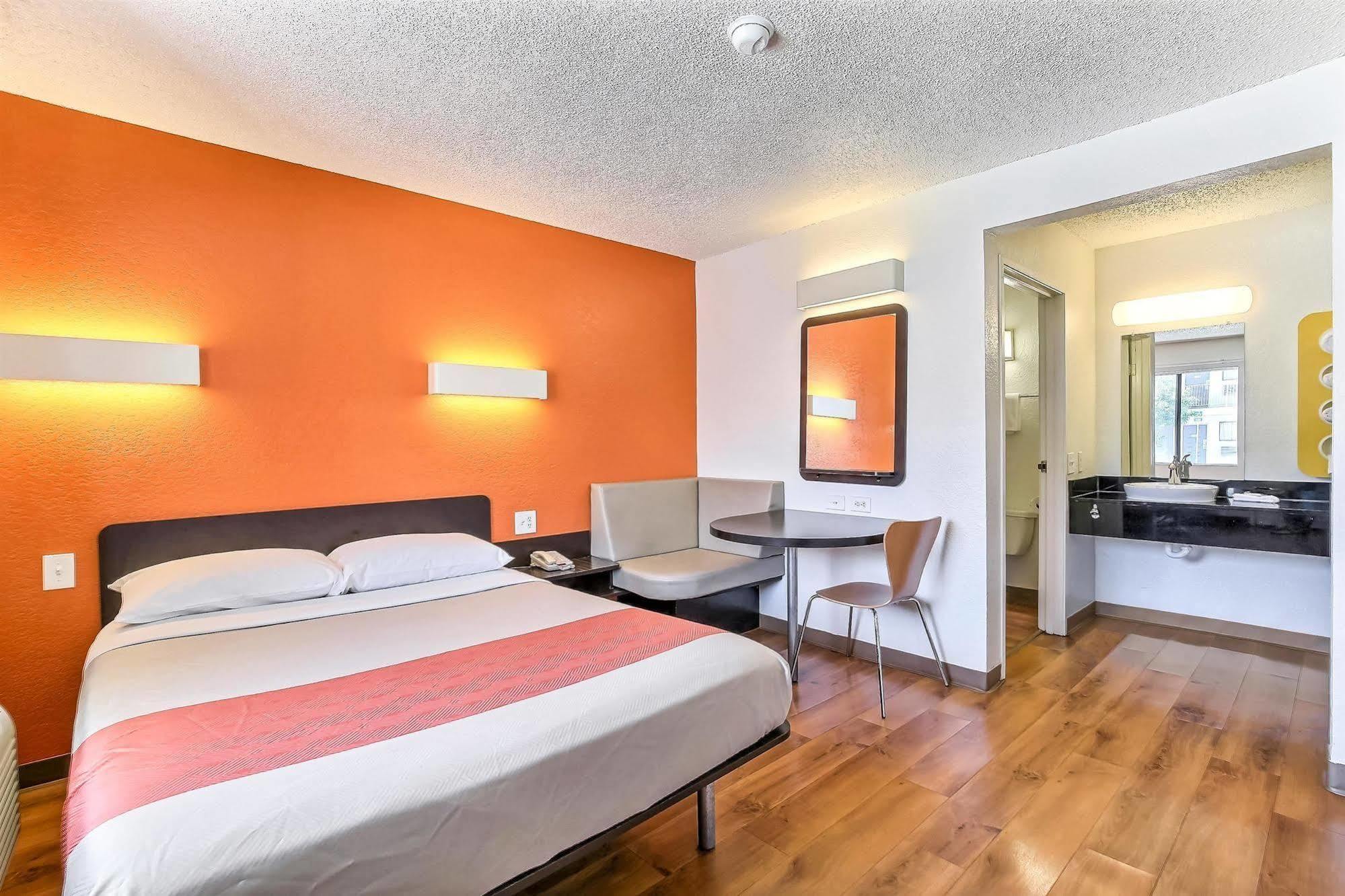 Motel 6-Oakland, Ca - Airport Buitenkant foto
